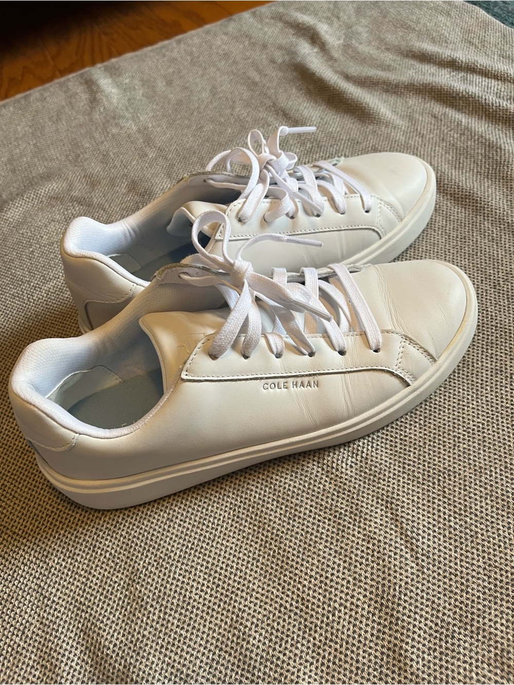 Cole Haan white tennis shoes sneakers size 8